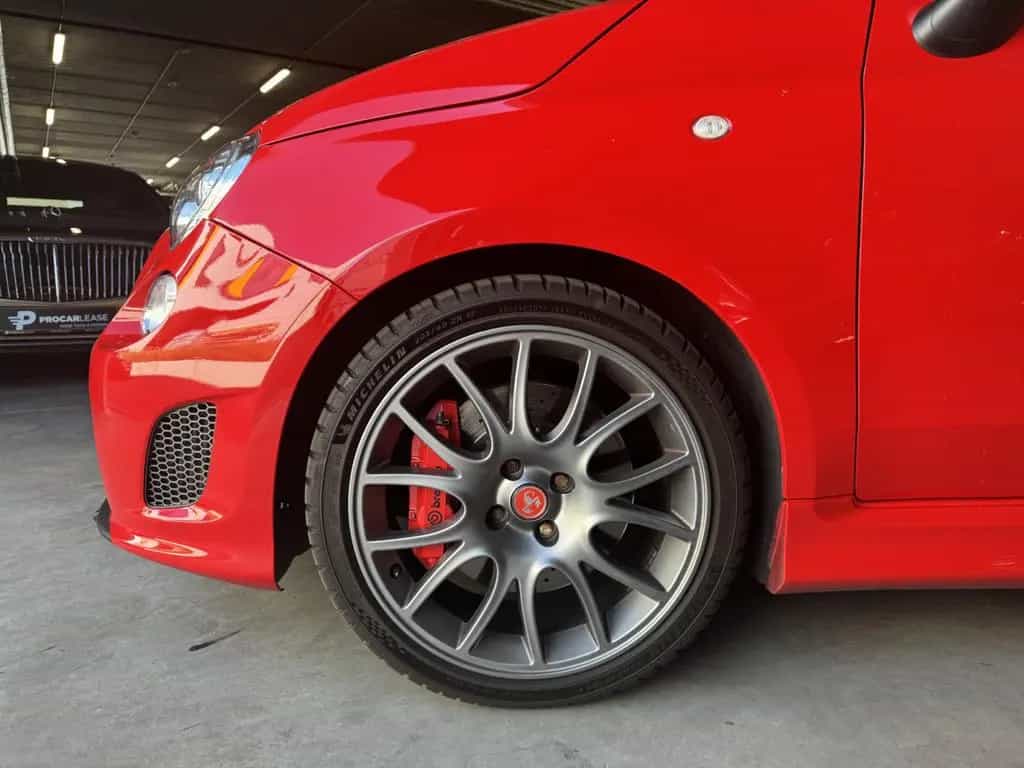 Abarth 695 TRIBUTO FERRARI /CARBON/N°1056/1199 12/2011-photo-14