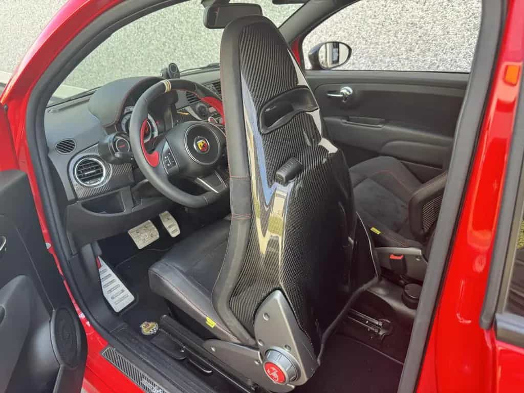 Abarth 695 TRIBUTO FERRARI /CARBON/N°1056/1199 12/2011-photo-4