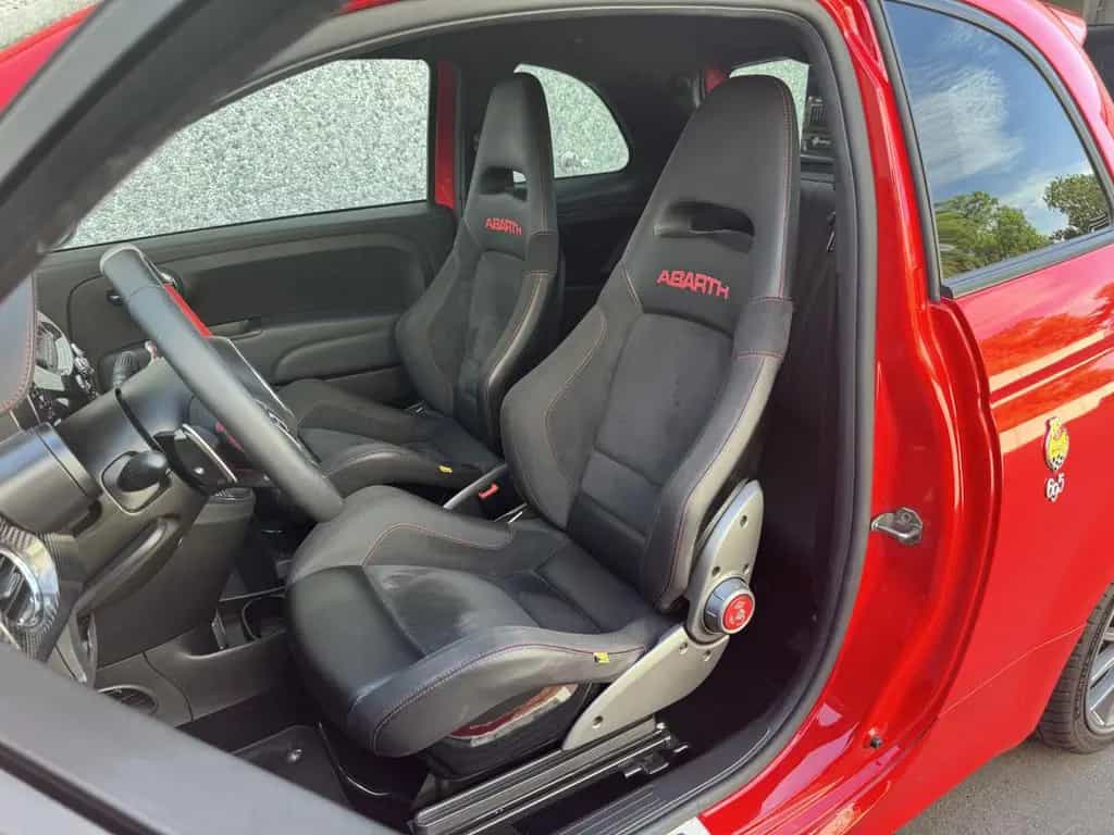 Abarth 695 TRIBUTO FERRARI /CARBON/N°1056/1199 12/2011-photo-9