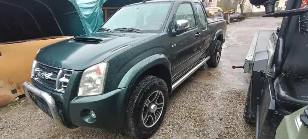 Isuzu D-Max 4x4 mit neuem Motor, Turbo, 172€ Steuer 02/2010-photo-2
