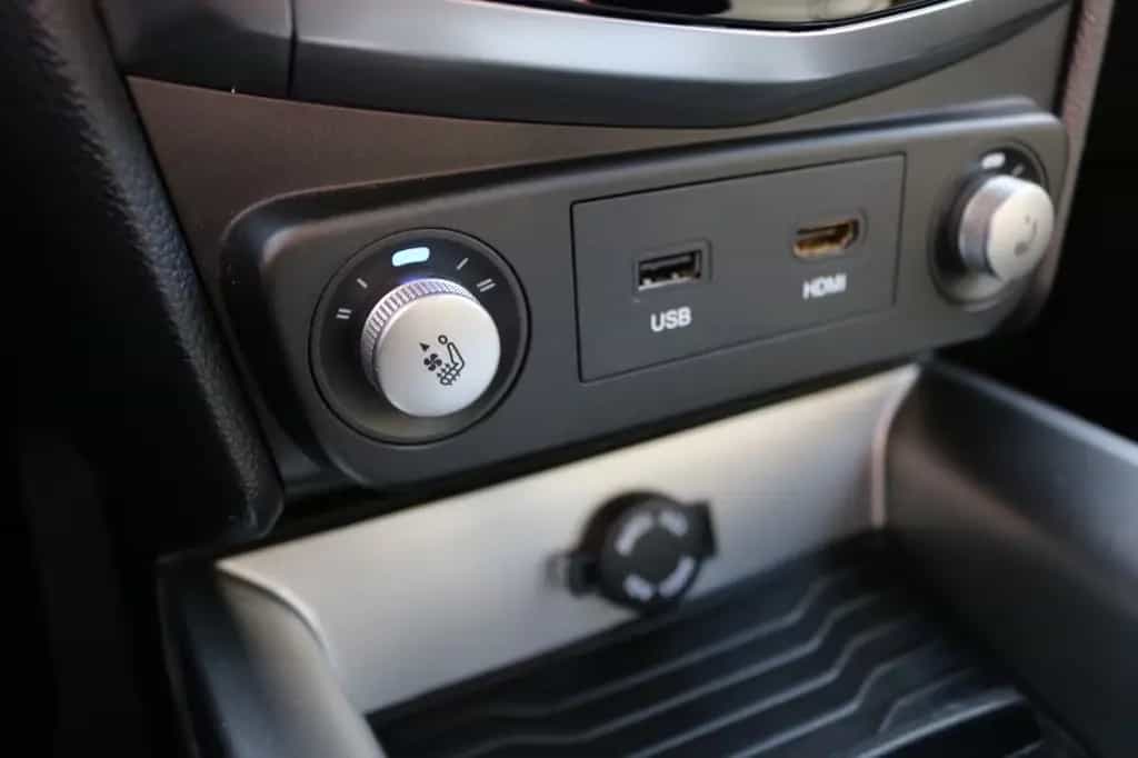 Ssangyong Tivoli 1.6 e-XDi 160 /KAMERA/LEDER/LED 12/2015-photo-20