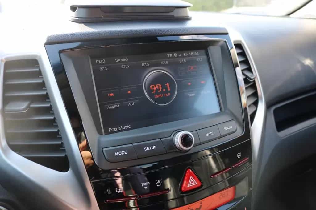 Ssangyong Tivoli 1.6 e-XDi 160 /KAMERA/LEDER/LED 12/2015-photo-29