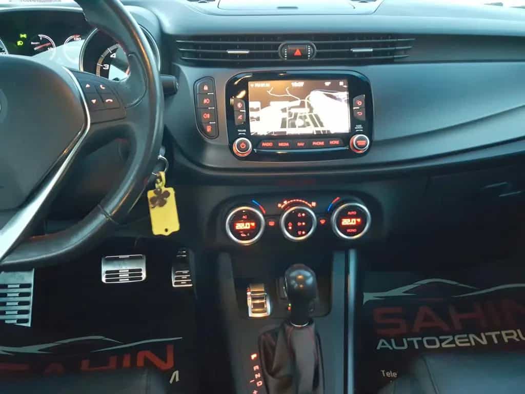 Alfa Romeo Giulietta 1.8T Automatik Quadrifoglio Verde Pano 07/2014-photo-11