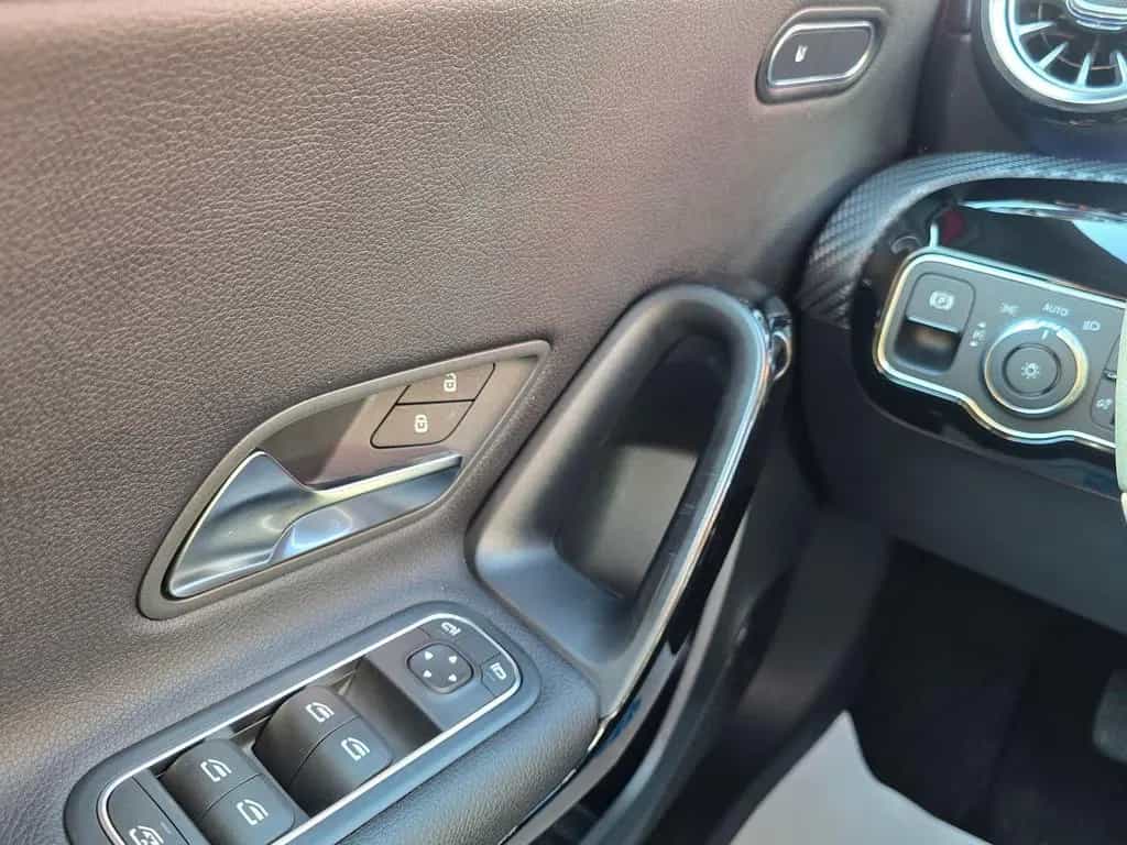 Mercedes-Benz A 200 Panorama|Leder|Burmester|MB-100|SHZ|PDC| 11/2018-photo-34