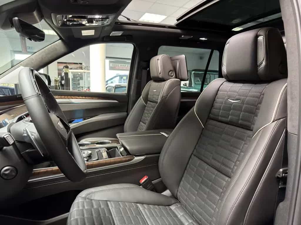 Cadillac Escalade Sport Platinum Black SUV 2026 22" AKG V null-photo-15