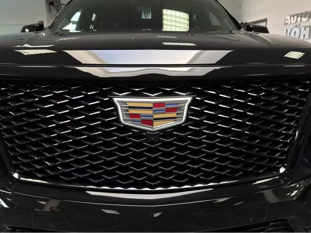 Cadillac Escalade Sport Platinum Black SUV 2026 22" AKG V null-photo-2
