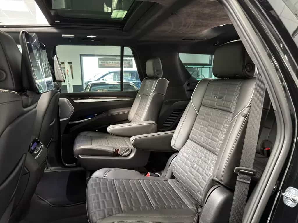 Cadillac Escalade Sport Platinum Black SUV 2026 22" AKG V null-photo-33