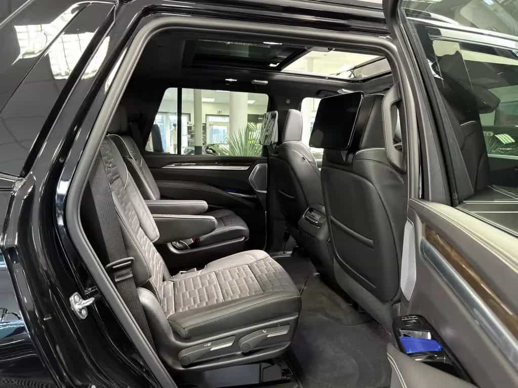 Cadillac Escalade Sport Platinum Black SUV 2026 22" AKG V null-photo-34