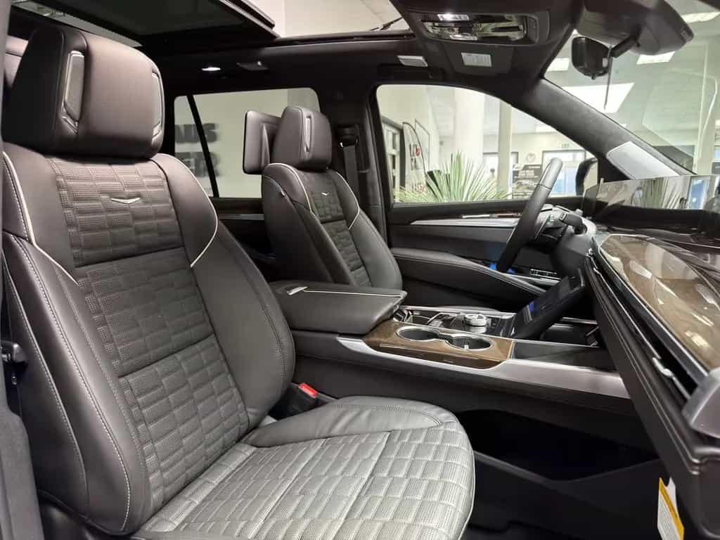 Cadillac Escalade Sport Platinum Black SUV 2026 22" AKG V null-photo-39