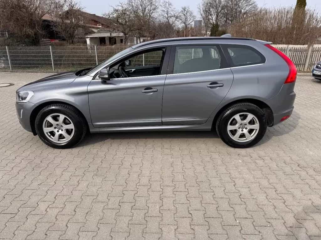 Volvo XC60 Momentum Leder Navi AWD Kamera 01/2017-photo-1