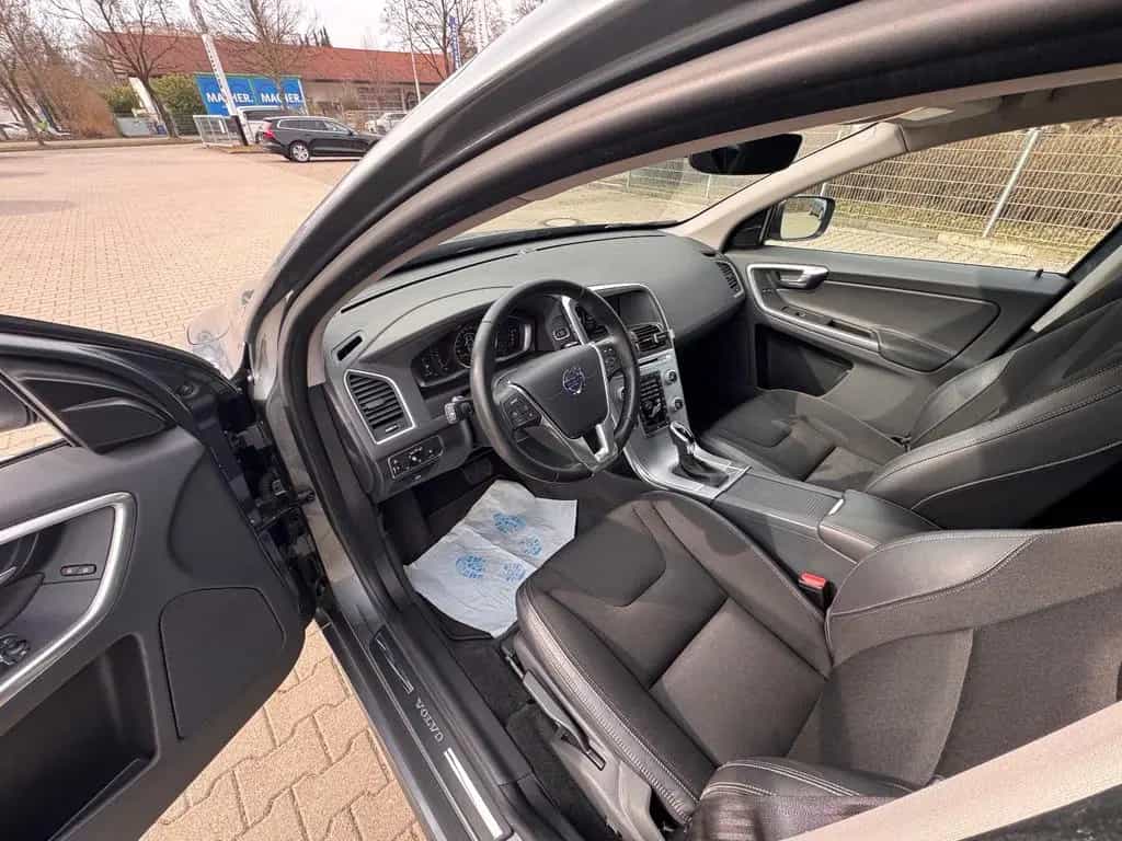 Volvo XC60 Momentum Leder Navi AWD Kamera 01/2017-photo-10