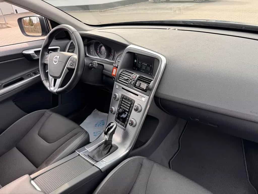 Volvo XC60 Momentum Leder Navi AWD Kamera 01/2017-photo-15