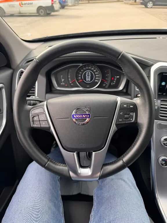 Volvo XC60 Momentum Leder Navi AWD Kamera 01/2017-photo-16