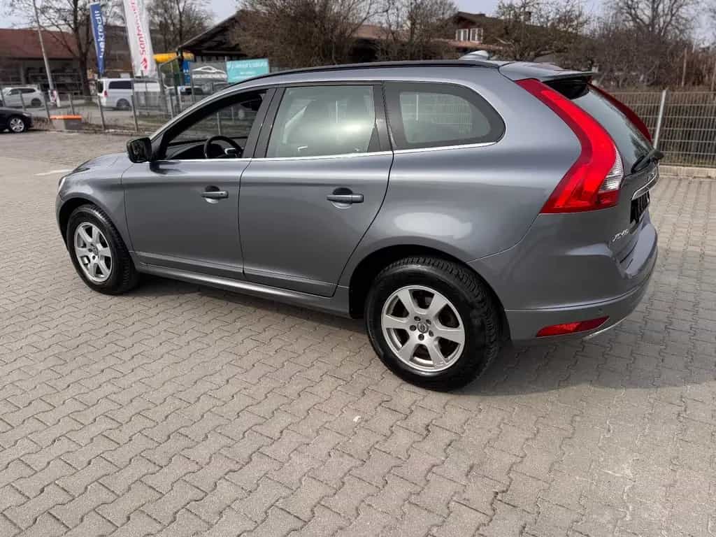 Volvo XC60 Momentum Leder Navi AWD Kamera 01/2017-photo-2
