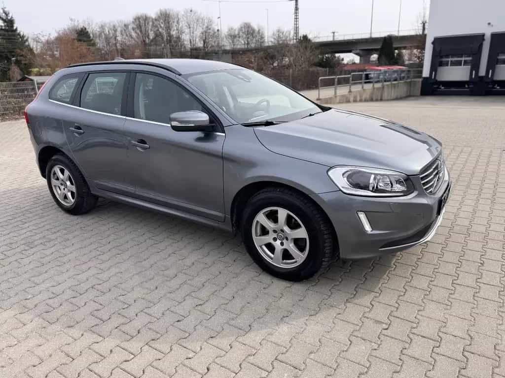 Volvo XC60 Momentum Leder Navi AWD Kamera 01/2017-photo-6
