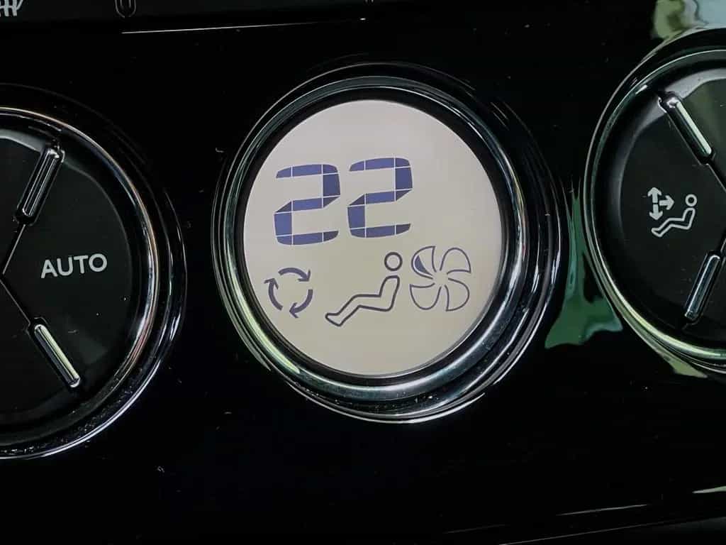 DS Automobiles DS3 DS PERFORMANCE 1,6 °208 PS °NAVI 1.HAND GARANTIE 06/2017-photo-49