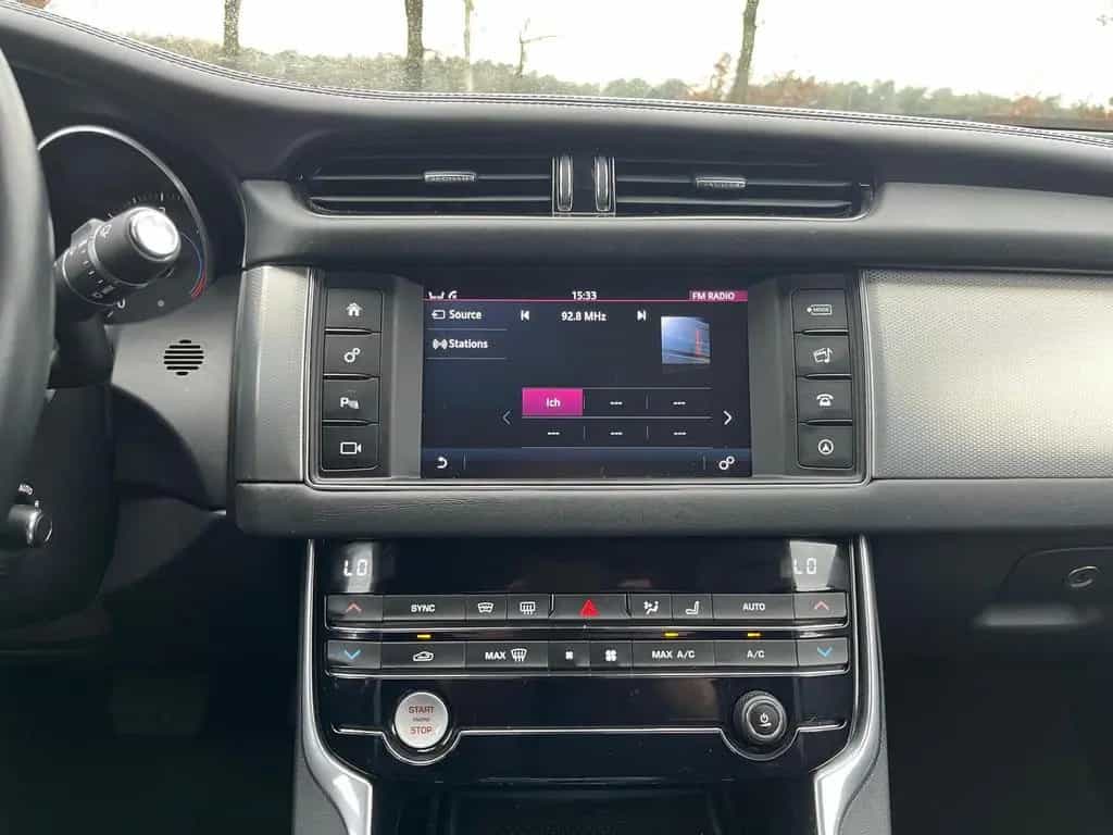 Jaguar XF Prestige 30d Injektoren NEU 04/2017-photo-13