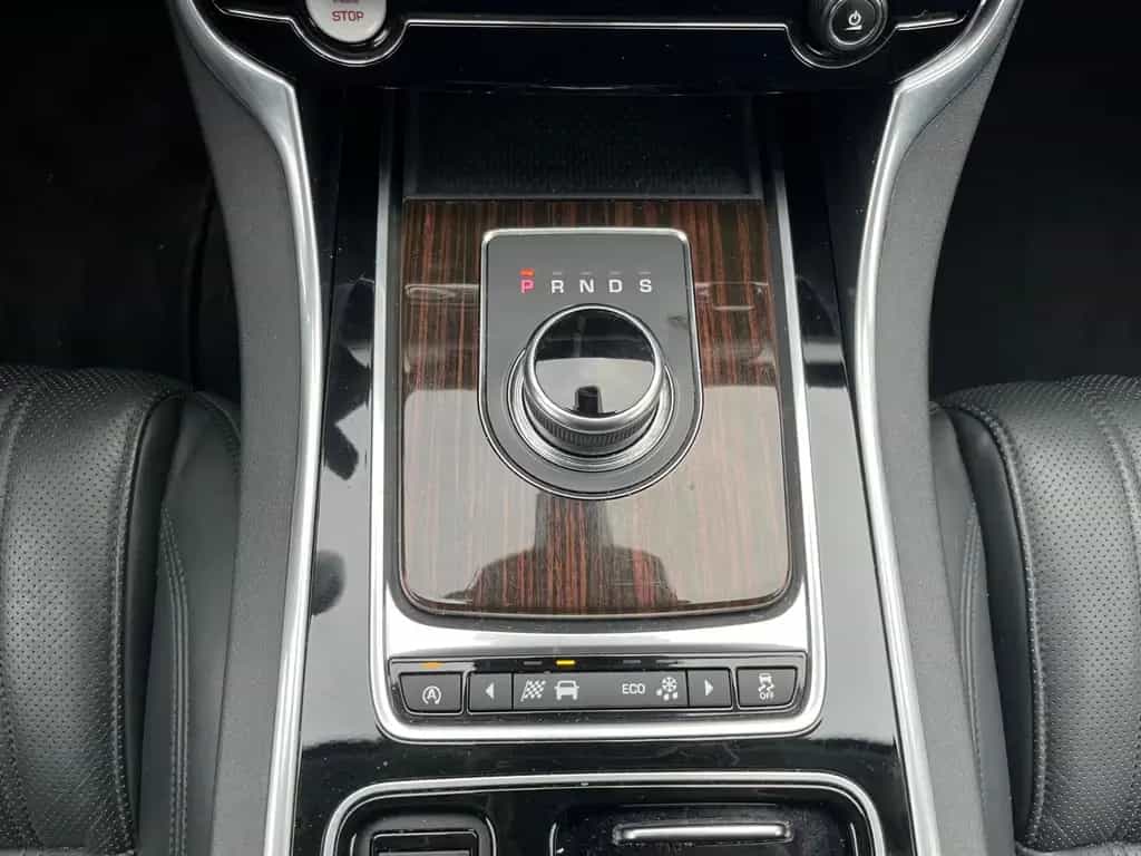 Jaguar XF Prestige 30d Injektoren NEU 04/2017-photo-16