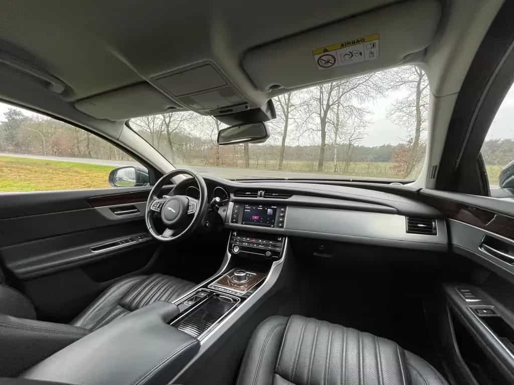 Jaguar XF Prestige 30d Injektoren NEU 04/2017-photo-18