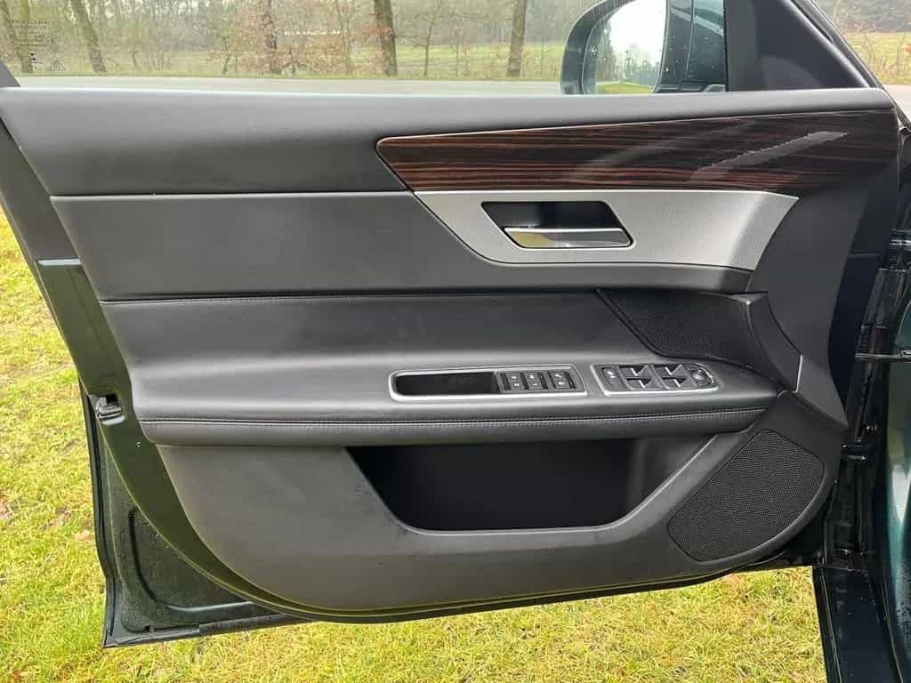 Jaguar XF Prestige 30d Injektoren NEU 04/2017-photo-3