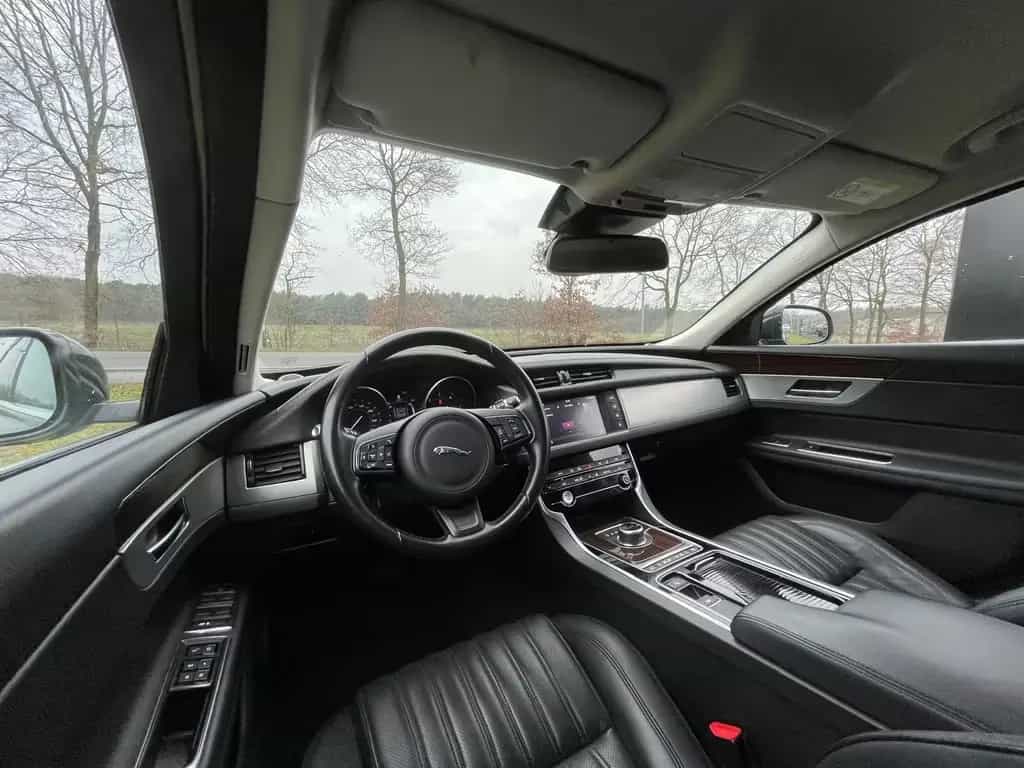 Jaguar XF Prestige 30d Injektoren NEU 04/2017-photo-5