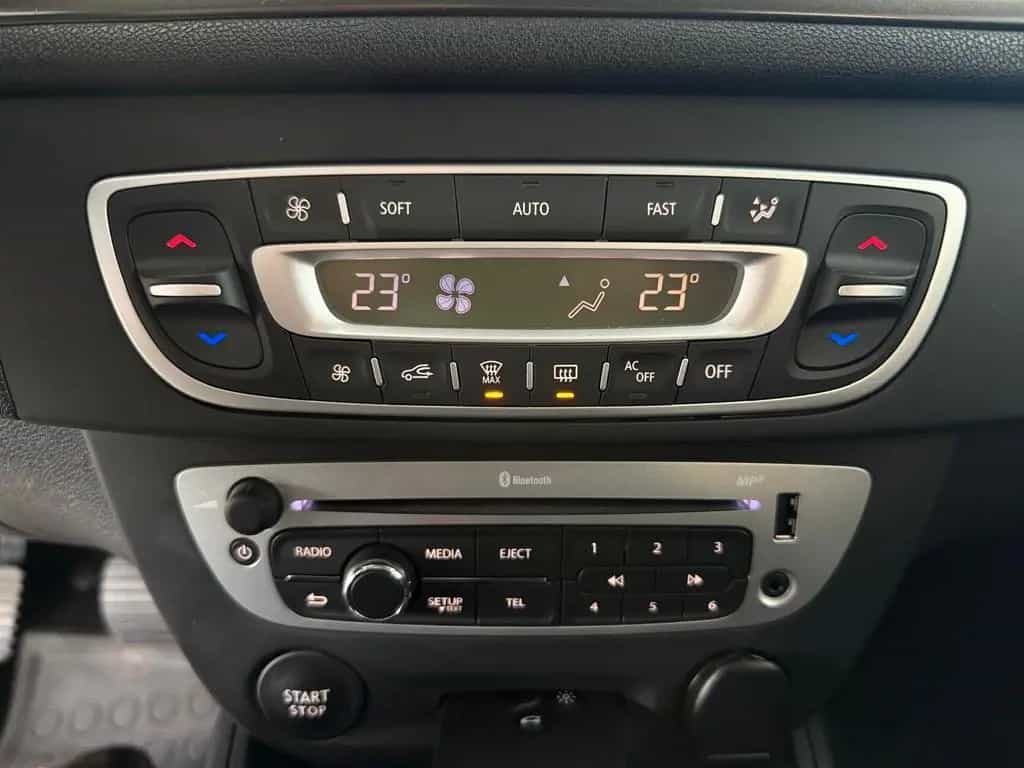Renault Megane III Paris *NAVI*AHK*LED* 08/2014-photo-20