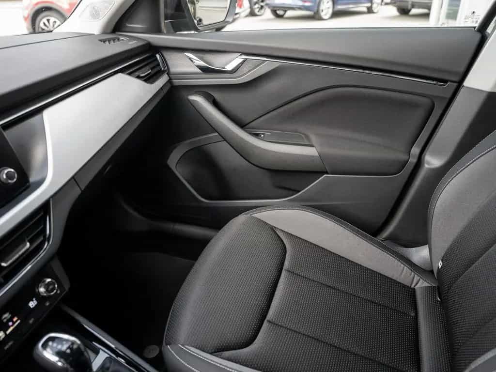 Skoda Kamiq 1.0 TSI Kam. DynLicht KlimaA LM PDC 04/2022-photo-17