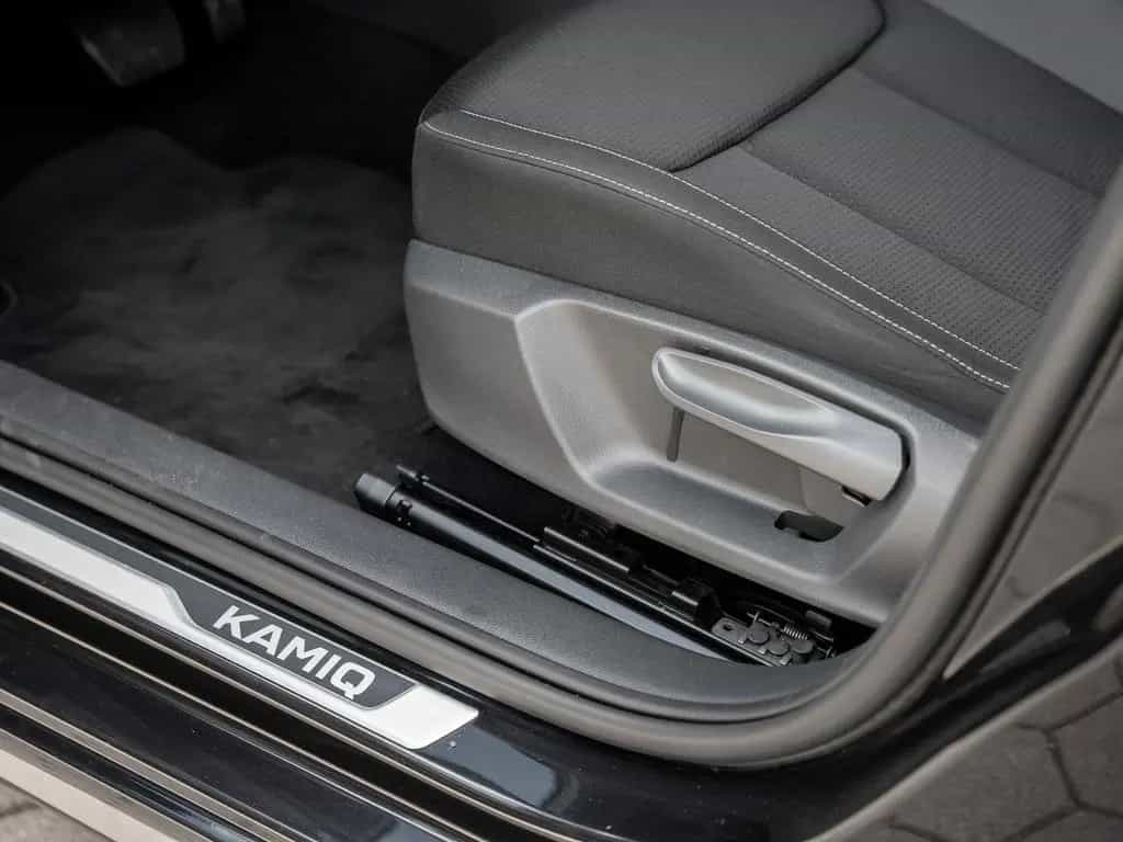 Skoda Kamiq 1.0 TSI Kam. DynLicht KlimaA LM PDC 04/2022-photo-23