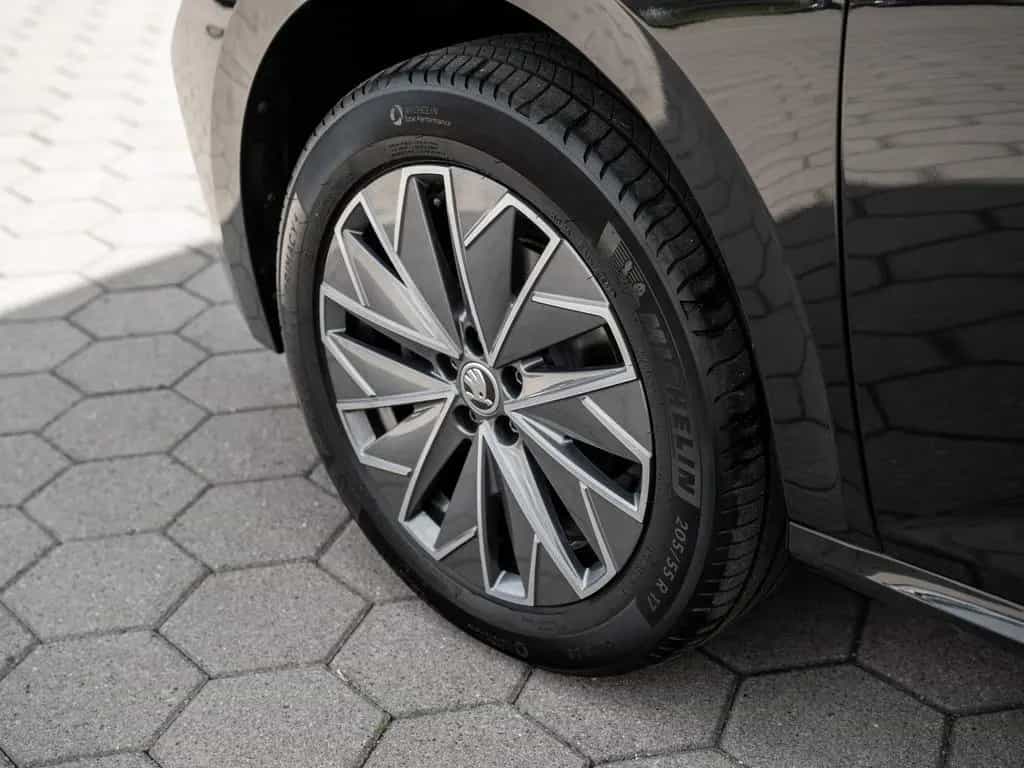 Skoda Kamiq 1.0 TSI Kam. DynLicht KlimaA LM PDC 04/2022-photo-5