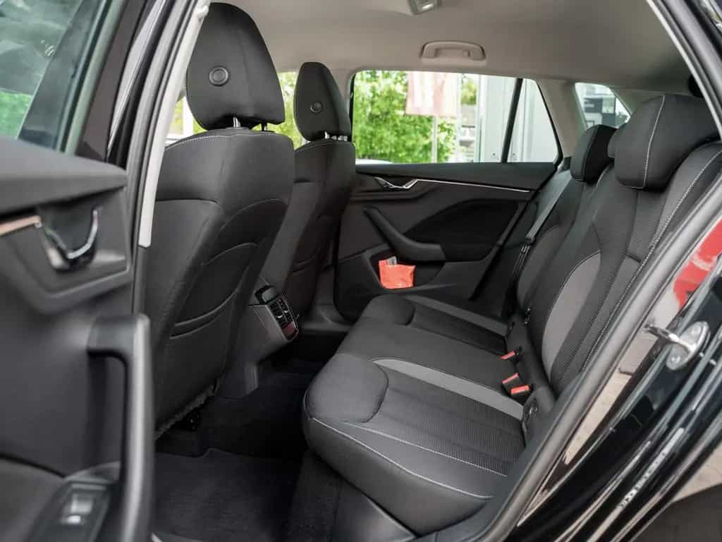 Skoda Kamiq 1.0 TSI Kam. DynLicht KlimaA LM PDC 04/2022-photo-7