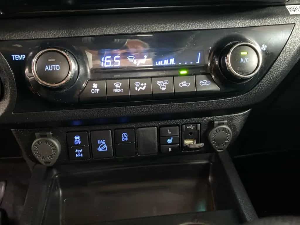 Toyota Hilux 4x4 Double Cab Invincible *Leder*JBL*Navi* 08/2021-photo-27