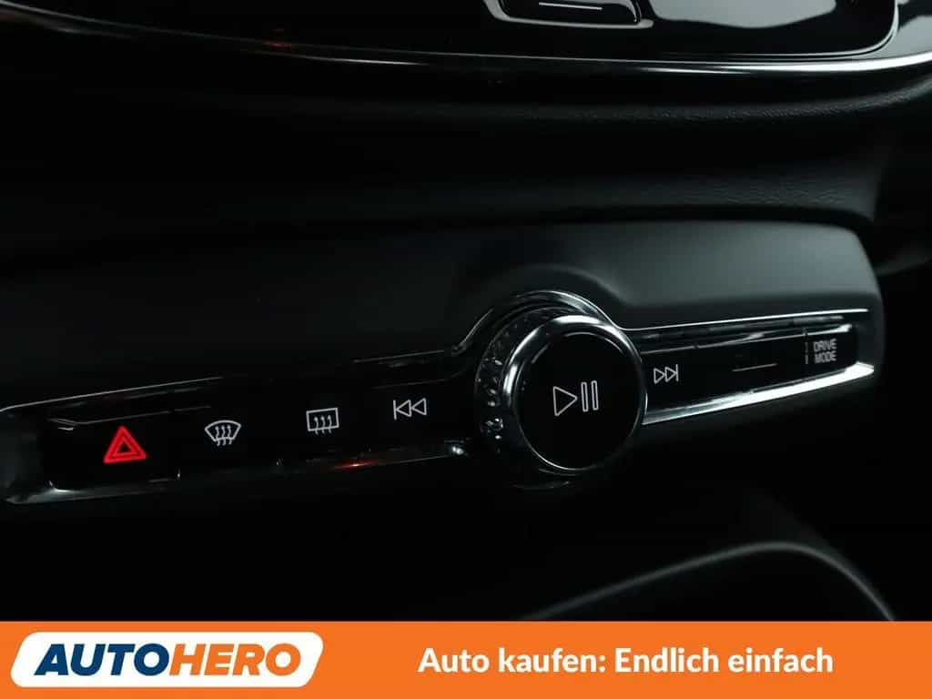 Volvo XC40 2.0 T4 R-Design AWD Aut.*NAVI*TEMPO*CAM*PDC 07/2018-photo-22