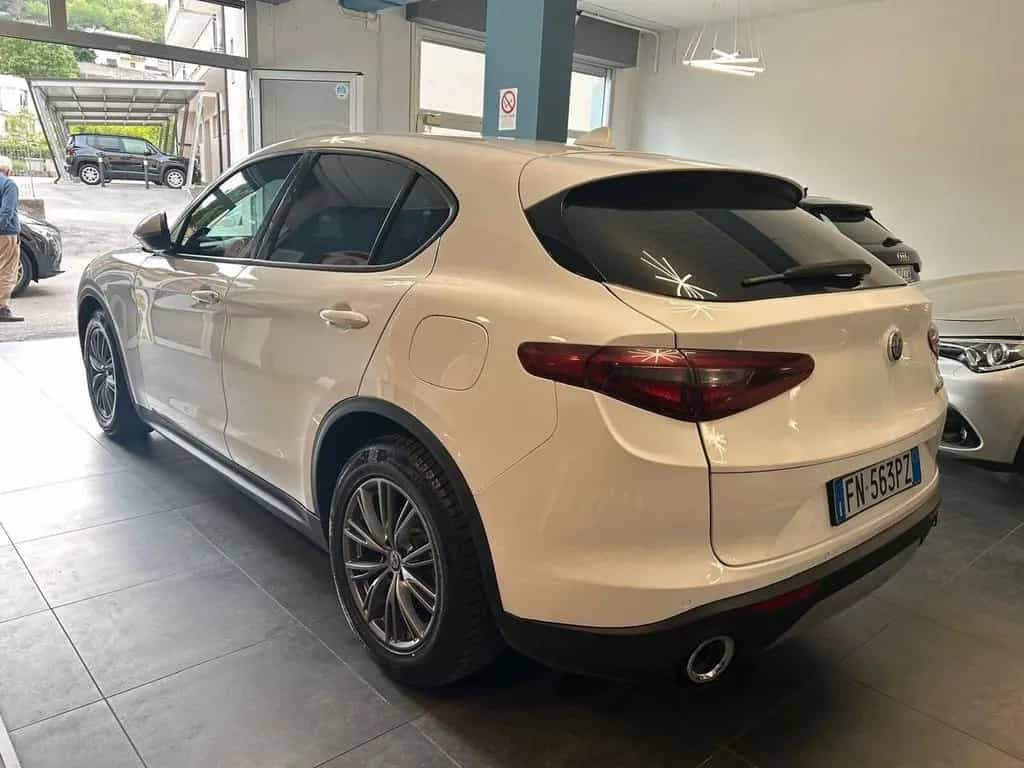 Alfa Romeo Stelvio 2.2 Turbodiesel 180 CV AT8 RW 01/2018-photo-3
