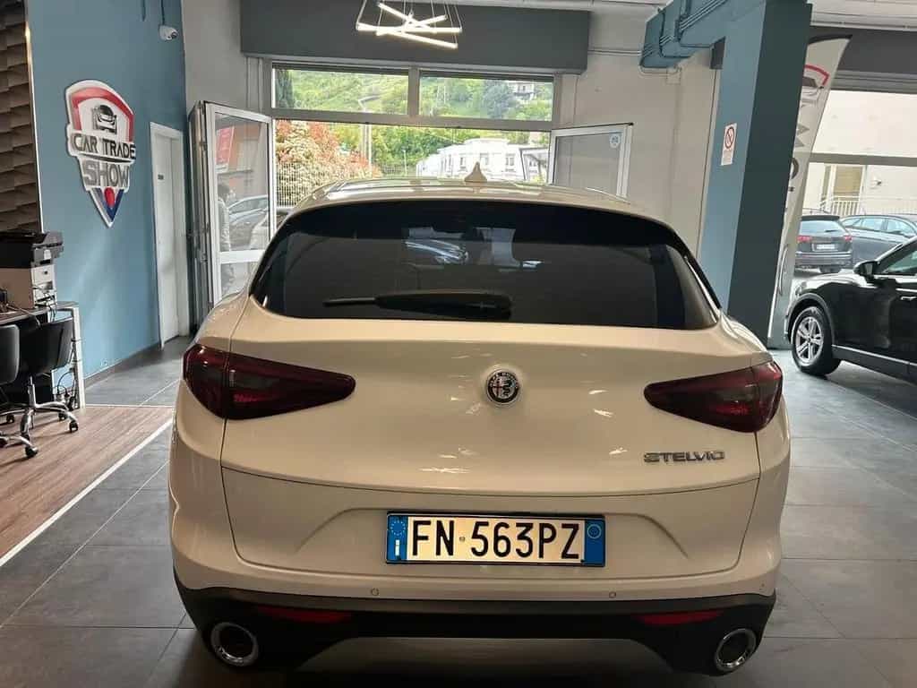 Alfa Romeo Stelvio 2.2 Turbodiesel 180 CV AT8 RW 01/2018-photo-4