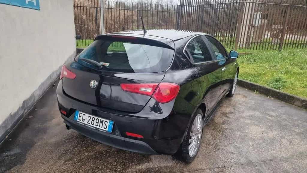 Alfa Romeo Giulietta 1.6 JTDm-2 105 CV Distincti 08/2011-photo-2