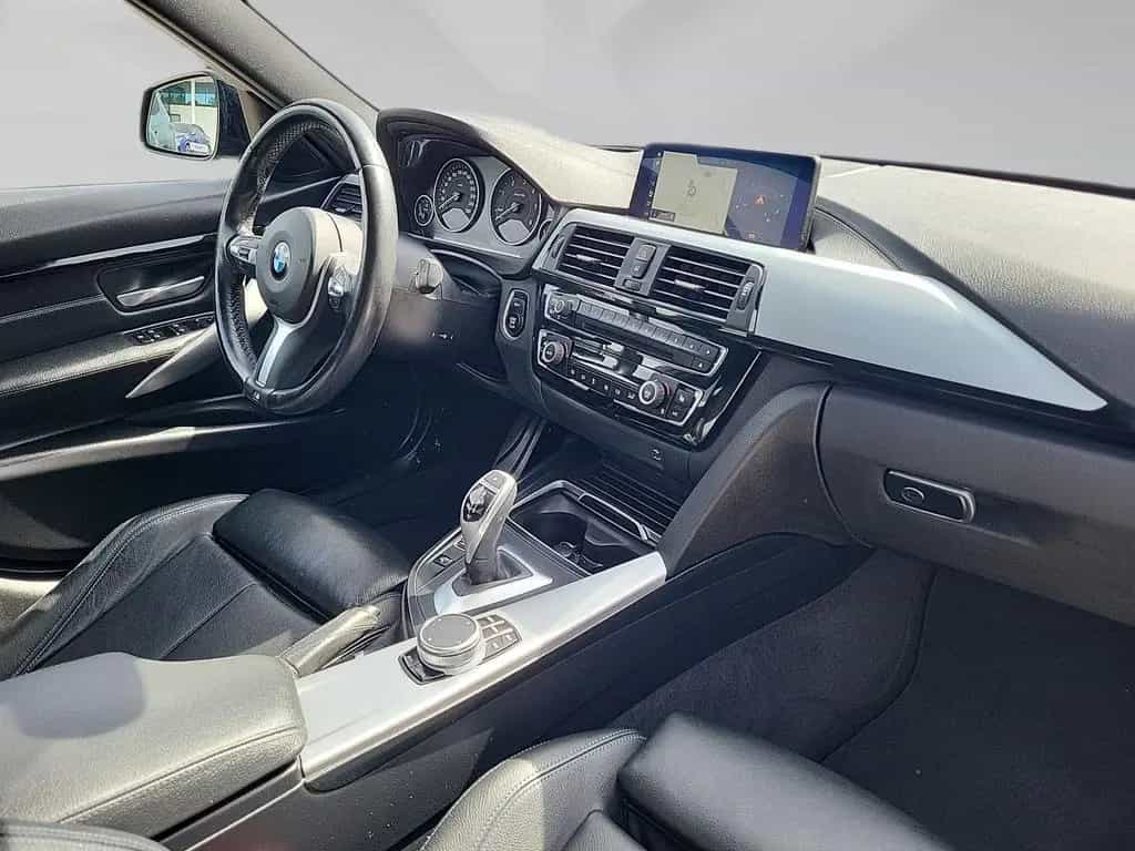 BMW 320 d xDrive Touring M SPORT LED HeadUp HiFi Pano 06/2018-photo-4