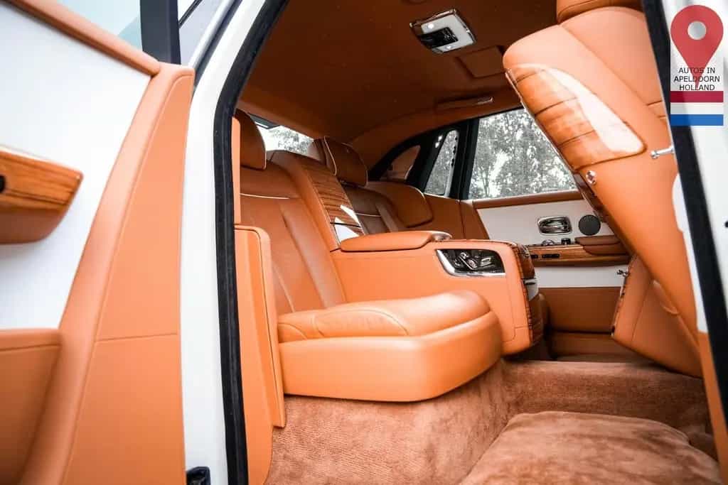 Rolls-Royce Phantom 6.7 V12 Starlight Headliner Rear Theatre 05/2020-photo-12