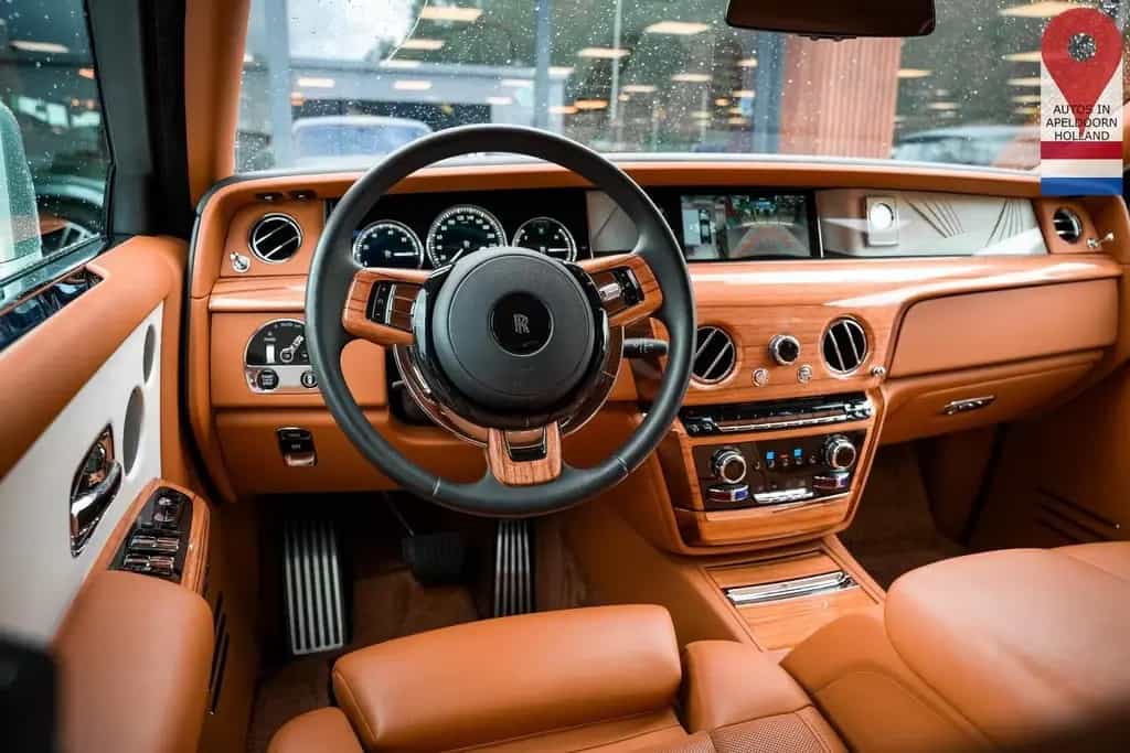 Rolls-Royce Phantom 6.7 V12 Starlight Headliner Rear Theatre 05/2020-photo-3