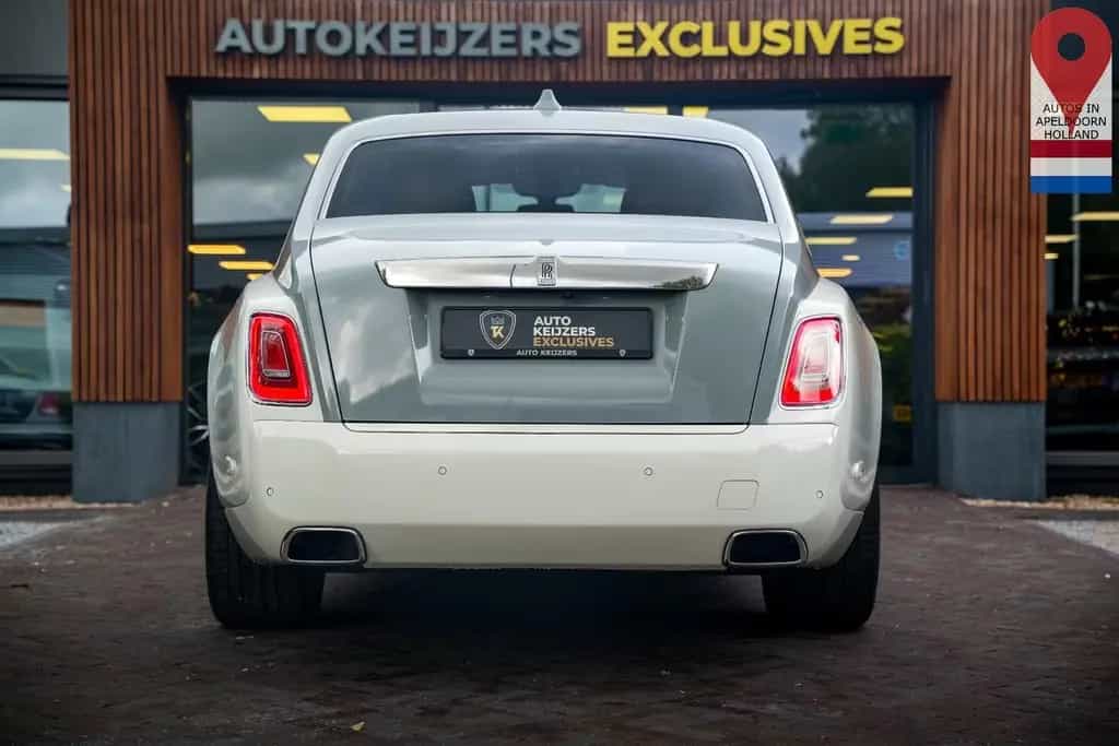Rolls-Royce Phantom 6.7 V12 Starlight Headliner Rear Theatre 05/2020-photo-8