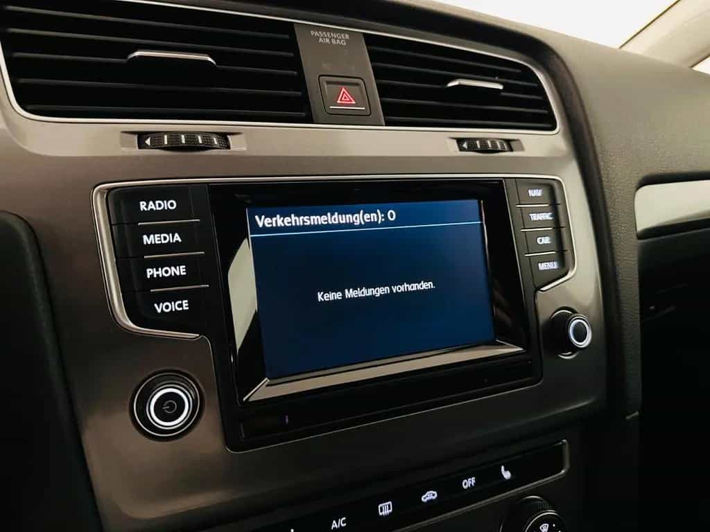 Volkswagen Golf 7 1.2 TSI Trendline BMT BT*Navi*SHZ*TÜV neu 07/2015-photo-16