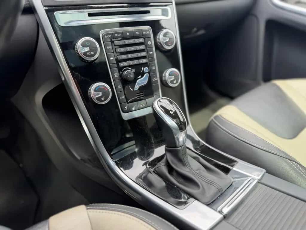 Volvo XC60 T5 AWD Summum*PANO*LEDER*LED*KAMERA*AHK*PDC 07/2016-photo-23