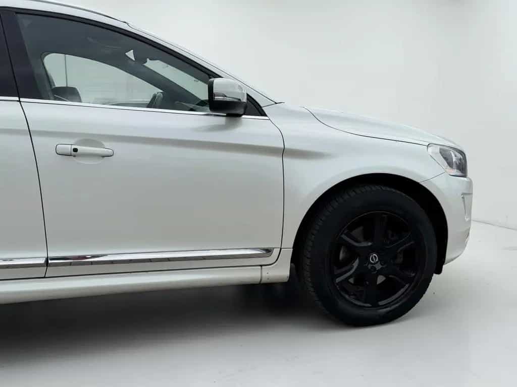 Volvo XC60 T5 AWD Summum*PANO*LEDER*LED*KAMERA*AHK*PDC 07/2016-photo-4