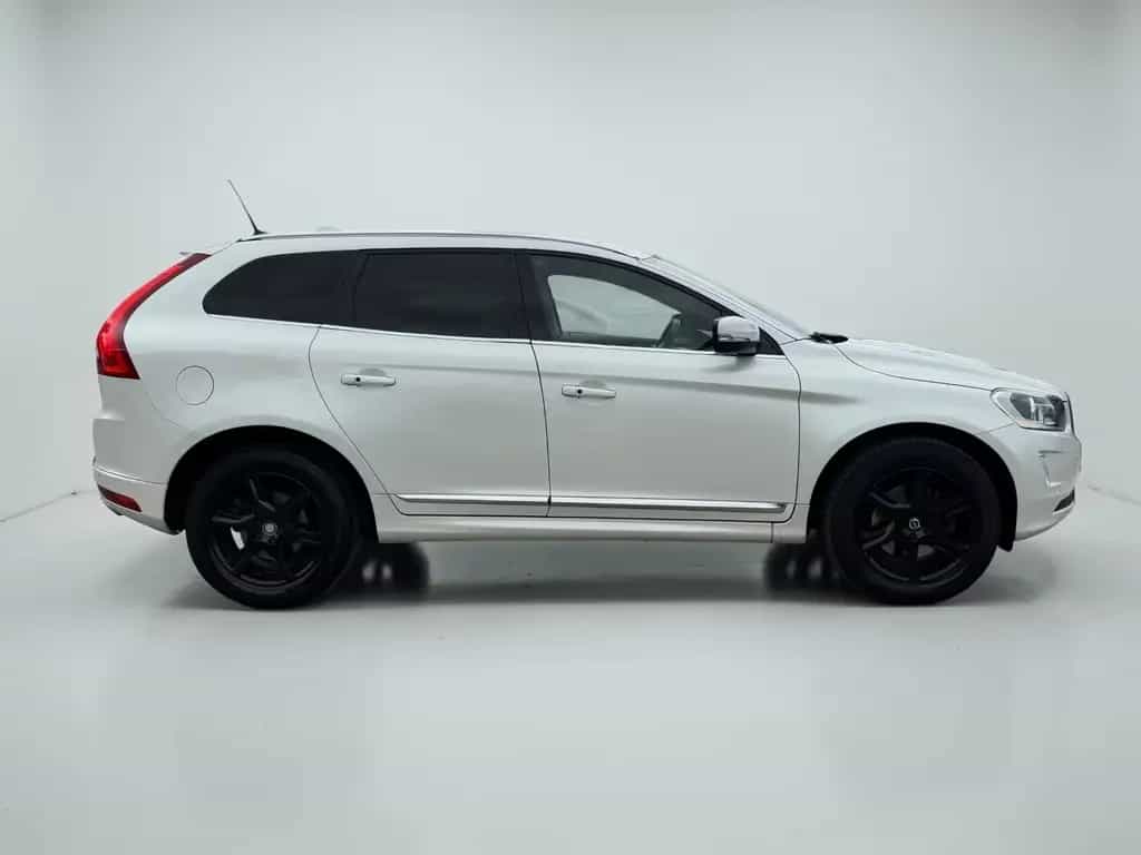 Volvo XC60 T5 AWD Summum*PANO*LEDER*LED*KAMERA*AHK*PDC 07/2016-photo-5