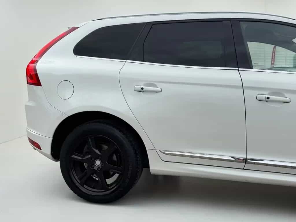 Volvo XC60 T5 AWD Summum*PANO*LEDER*LED*KAMERA*AHK*PDC 07/2016-photo-6