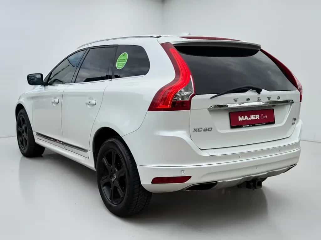 Volvo XC60 T5 AWD Summum*PANO*LEDER*LED*KAMERA*AHK*PDC 07/2016-photo-9