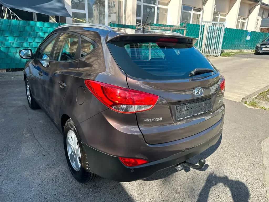 Hyundai ix35 2.0 Style 2WD*Aut*Leder*Navi*R-Cam*AHK*Top* 01/2013-photo-3