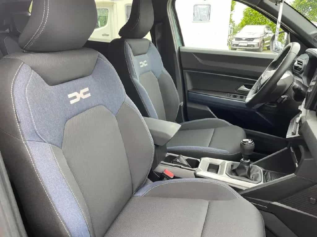 Dacia Duster III TCe 130 Journey *AHK*City-Paket 03/2025-photo-22