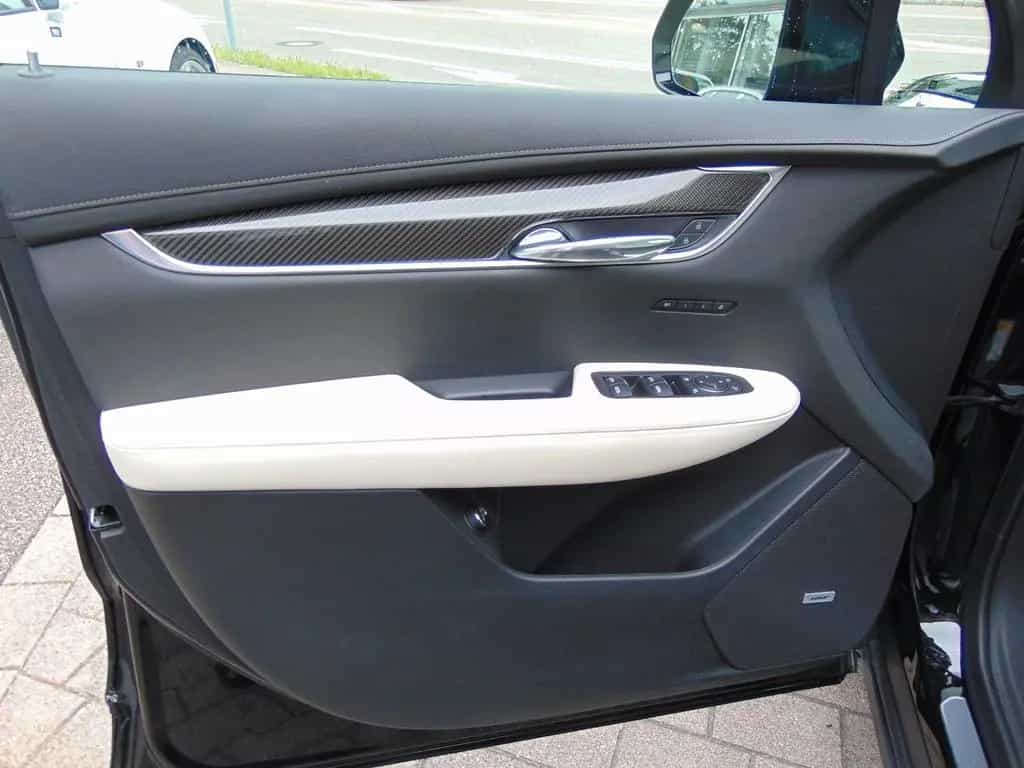 Cadillac XT6 Sport 3,6 V6 Black Edition AHK Panoramadach 08/2023-photo-15