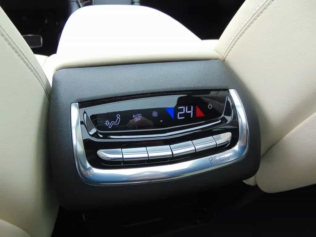 Cadillac XT6 Sport 3,6 V6 Black Edition AHK Panoramadach 08/2023-photo-18