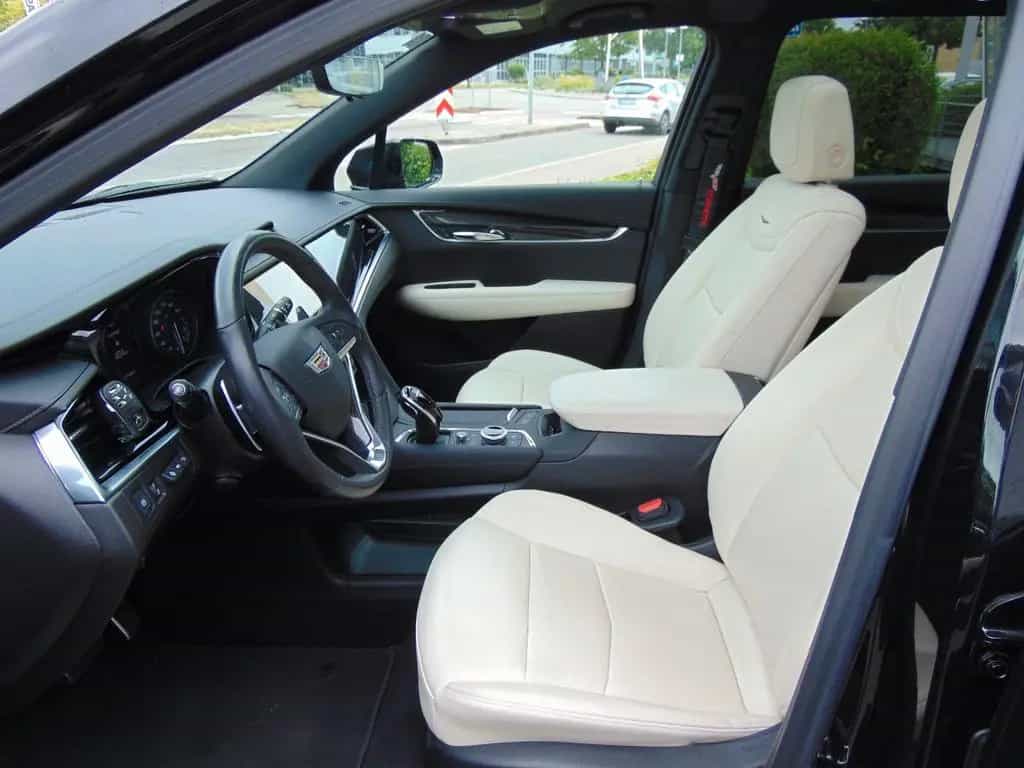 Cadillac XT6 Sport 3,6 V6 Black Edition AHK Panoramadach 08/2023-photo-3
